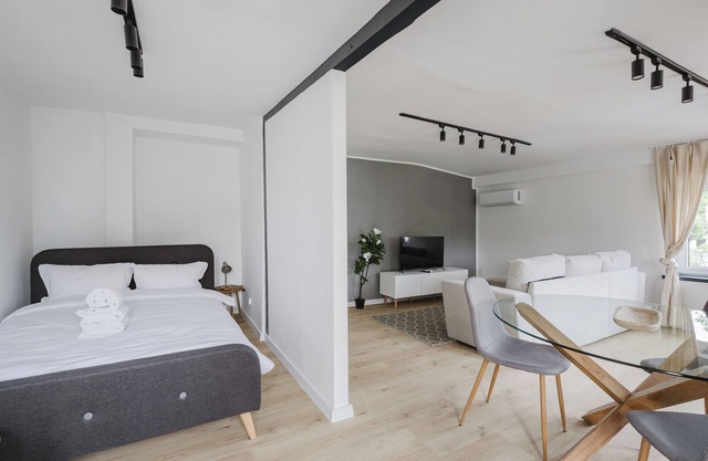 Grunwald Raszyńska Bright Apartment