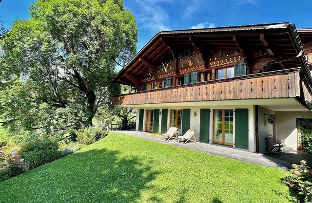 Gstaad Gem: Best Alps View & Serene Pond