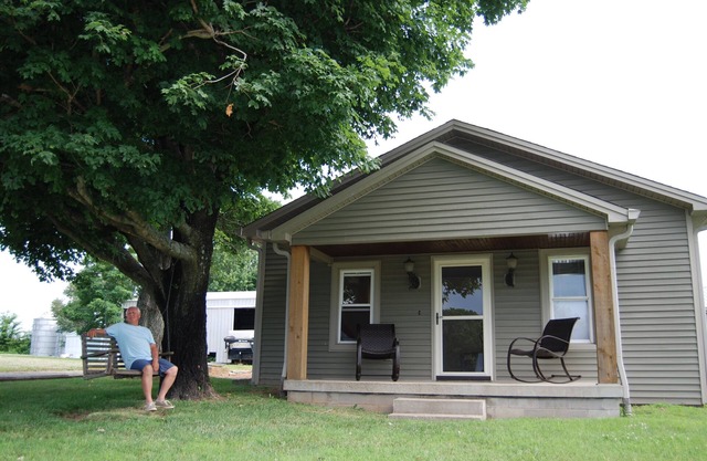 Guest home on 100 acre ranch out in the country but minutes from Nashville, TN