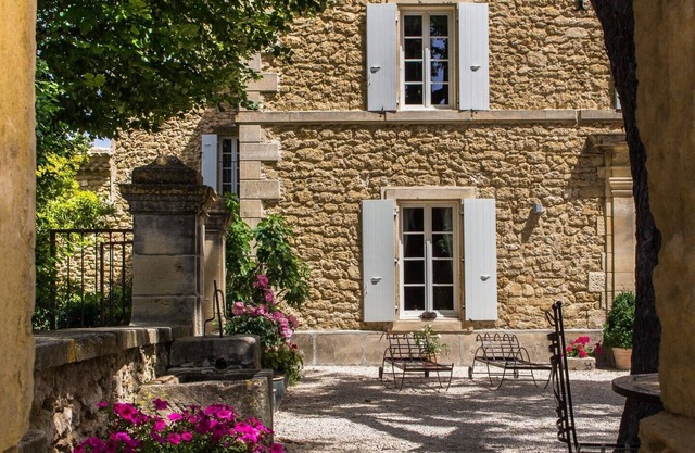 Guest House 'Albâtre' with Shared Pool, Shared Terrace and Wi-Fi