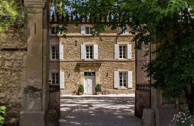 Guest House 'Galet' with Shared Pool, Shared Terrace and Wi-Fi