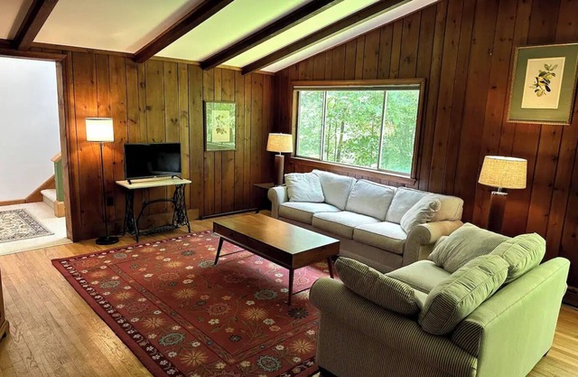 Guest House in the Trees w/Pool & Tennis