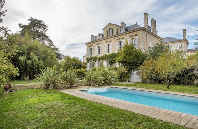 Guest House 'Suite Belle Epoque' with Shared Pool, Shared Garden and Wi-Fi