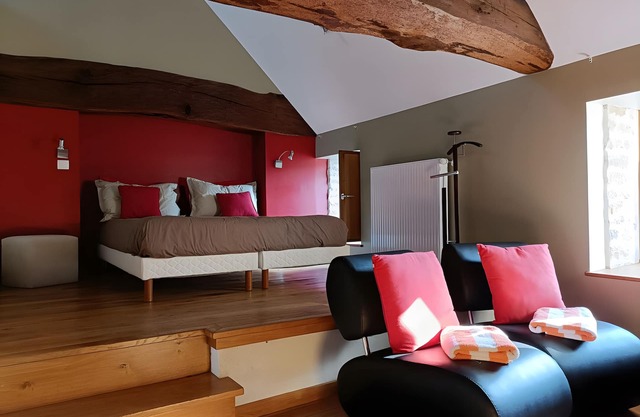 Guest Room 'Carmin' with Shared Pool, Shared Terrace and Wi-Fi