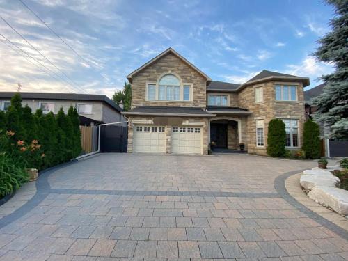 Guest Suite in Toronto by Ravine