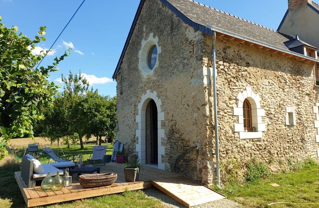 Guesthouse near La Flèche, PMR adapted, pets allowed, breakfast included