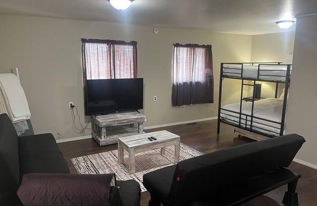 Guesthouse Sleeps 7 Kitchen Washer Dryer Dishwasher New Queens
