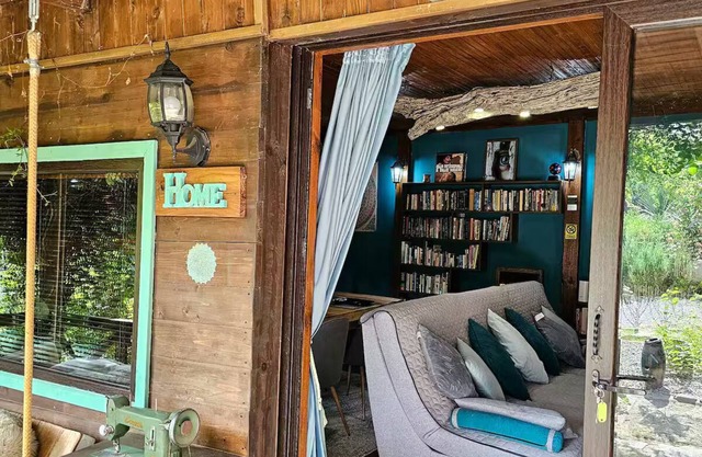 Guesthouse Villa India - Bibliothek
