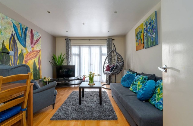 GuestReady - A touch of elegance in Burnt Oak