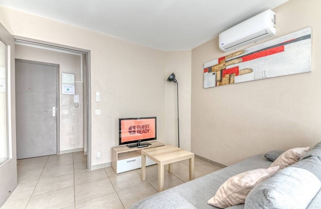 GuestReady - Sleek & Sunny Comfort near the Tram