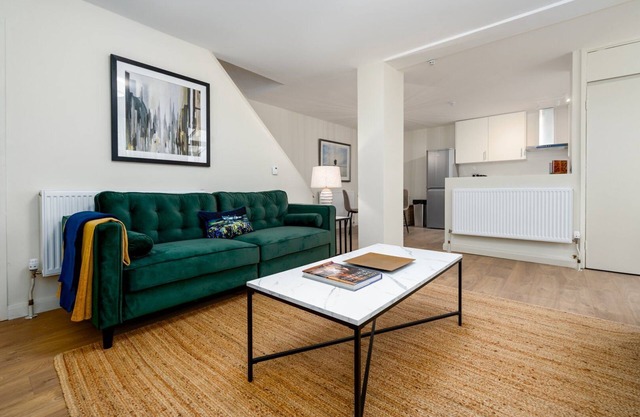 GuestReady - Spacious retreat at Grange Park