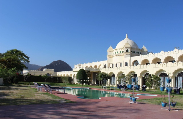 Gulaab Niwaas Palace