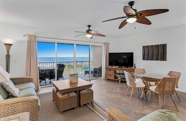 Gulf Front Condo - Close to many restaurants!
