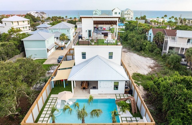 Gulf Views Hot tub Pool 3 min walk to Beach