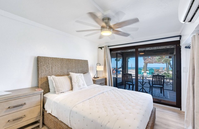 Gulf Views - No Stairs - Directly “On the Beach” - Jensen's "On the Gulf" - Cozy Suite 1