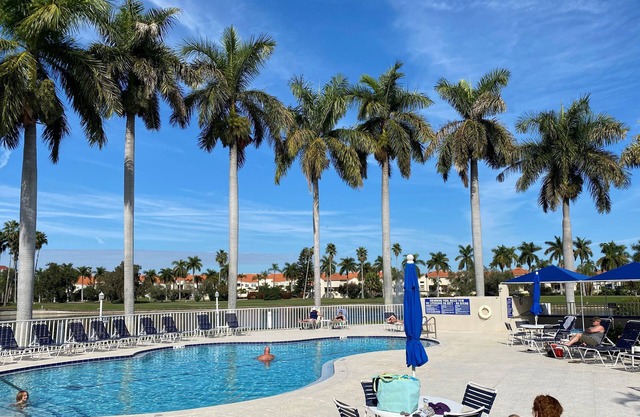 GULFER'S PARADISE Updated & Very Clean 1st Floor, 5min to St Pete Beach, Pool