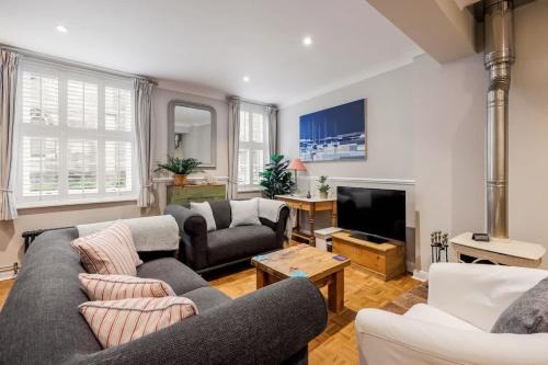 Gull House - Charming Cottage Feel with Log Burner