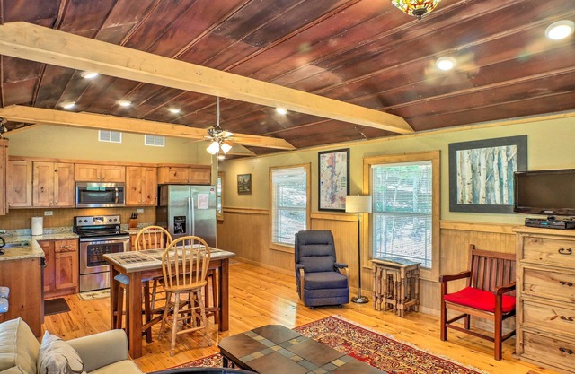 Guntersville Lake Cabin w/3 Fishing Ponds!