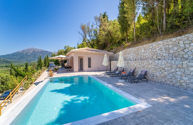Gyri Villa, overlooking Vassiliki bay