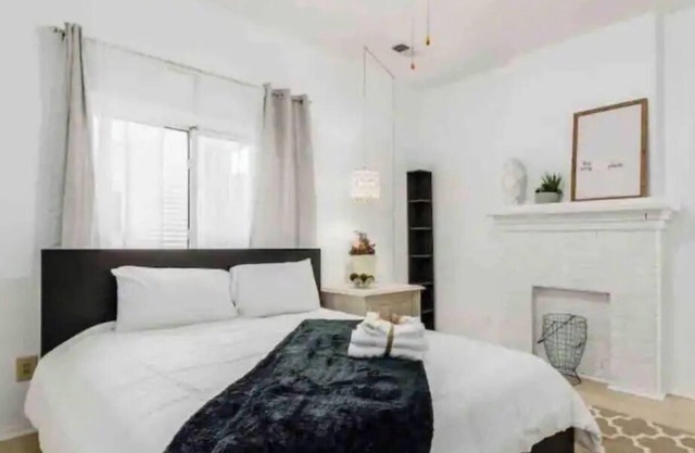 H Boutique 2 bedroom walk directly into to nightlife. Next to Convention center