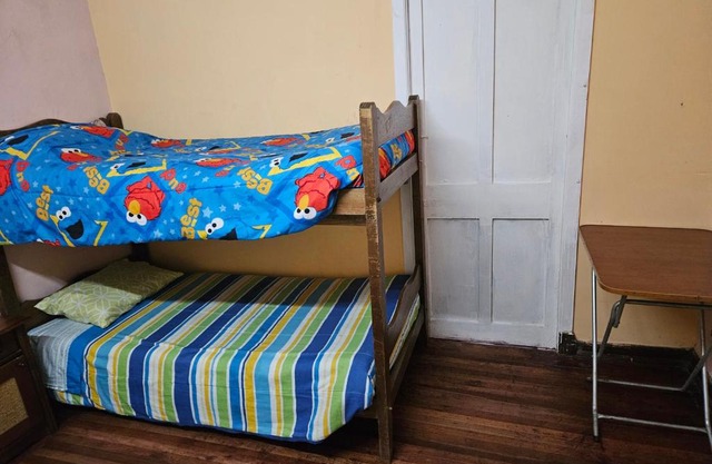 Habitación con cama matrimonial mas cama 1 plaza