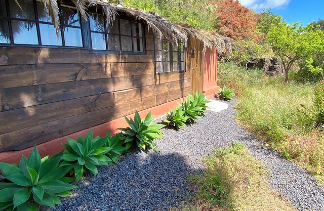 Habitación El Pueblo: cama doble, baño. 2 p. + The Tent: cama doble, baño. 2p.