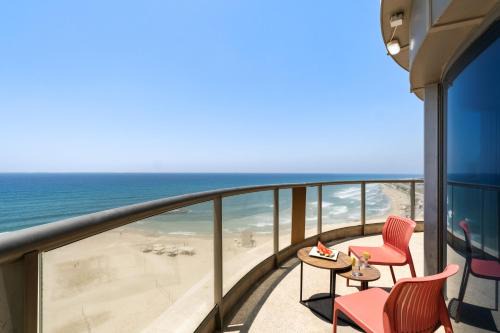 HaCarmel Beach Sea-View Penthouse by Sea N' Rent
