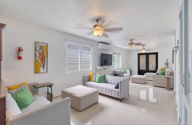Hacienda M&B · Perfect for Groups, with Pool and Spacious Patio