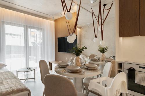 Hajmat Deluxe Katowice by Aparo - Nowoczesny Apartament, Bezpłatny Parking, Klimatyzacja, Taras, Dolina Trzech Stawów, Muchowiec, Centrum Katowic, Plac Zabaw, Przyjazny Zwierzętom