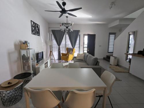 Halaman Homestay, Bandar Mahkota Banting