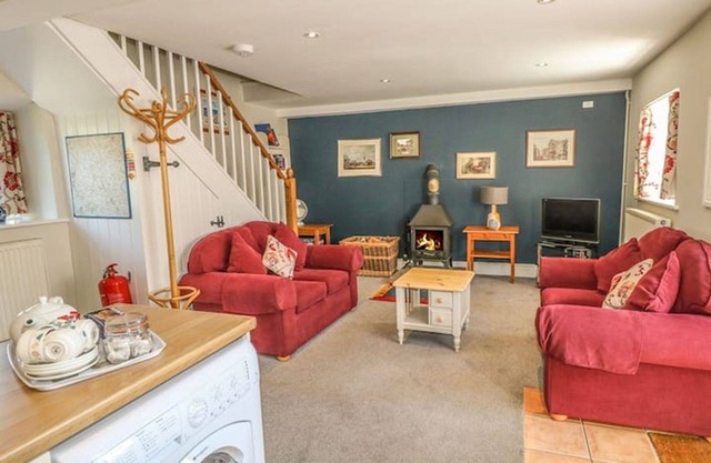 Hallows Cottage - sleeps 4 guests in 2 bedrooms