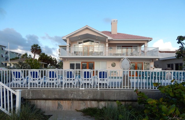 Halls Gulf Haven - DIRECT Beachfront Home w/Private Pool & Spa - 2 Living Areas