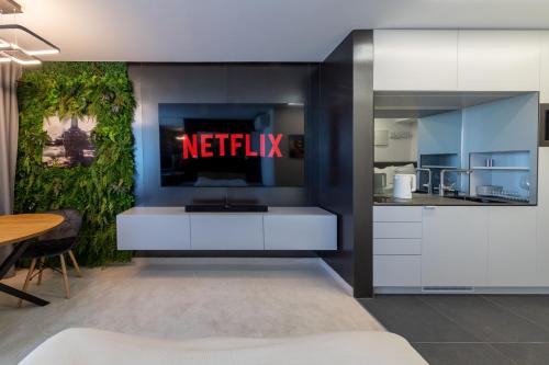 Hamba CLOUDS- self check-in, parking, 24h , VAT