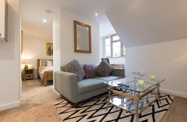 Hamble Retreat Studios and Lodge