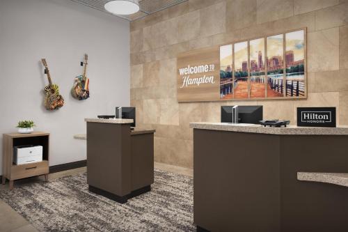 Hampton Inn and Suites Austin University Capitol