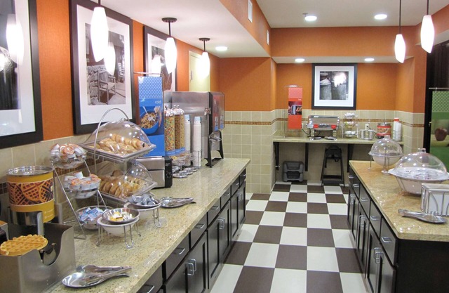 Hampton Inn & Suites Jamestown, ND