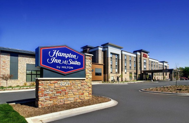 Hampton Inn & Suites Milwaukee West