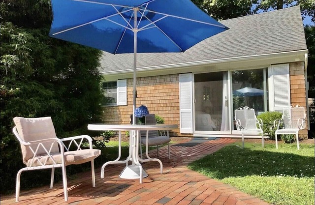 Hamptons private guest cottage