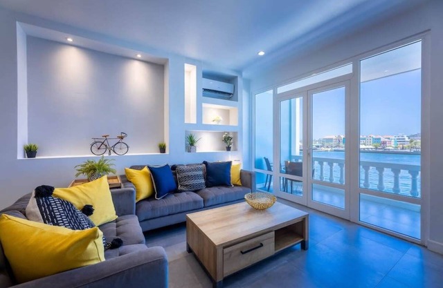 Handelskade Residence: Comfort at Unique Location