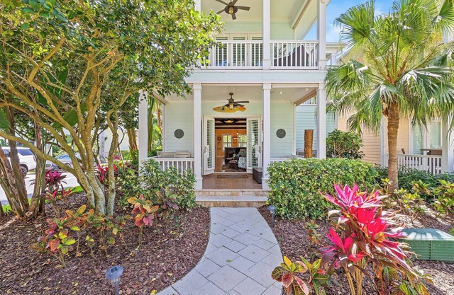 Happy Daze: Prime Location, Pool, Tiki Bar and Marina Access 🍹🌴