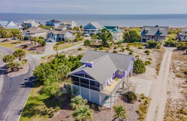 Harbor Island Family Beach Getaway - Golf Cart Included Short walk to Beach and Pool