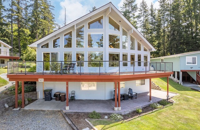 Harborview Getaway by AvantStay | Walk to Beach