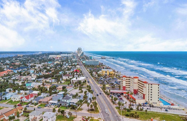 Harbour Beach Resort 805 | Amenities + Beach Front