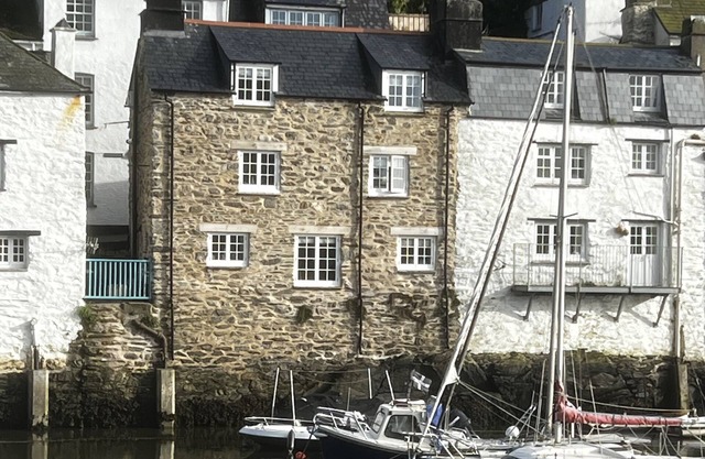 HARBOUR VIEW, pet friendly, country holiday cottage in Polperro