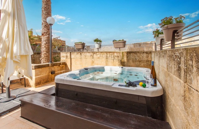 Harbour Views Gozitan Villa + Shared Pool, Mġarr Gozo, Malta