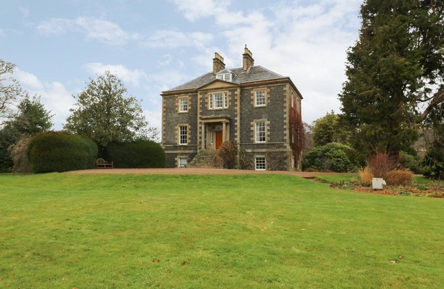 HARMONY HOUSE - HARMONY GARDENS, pet friendly in Melrose