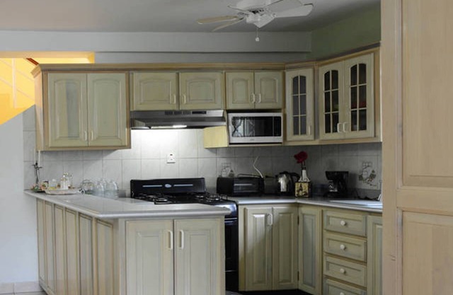 HARMONY: Spacious 2br townhouse with spectacular view of the hills