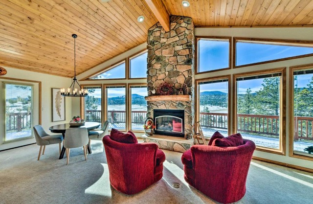Harstel Cabin Vacation Rental with Deck!