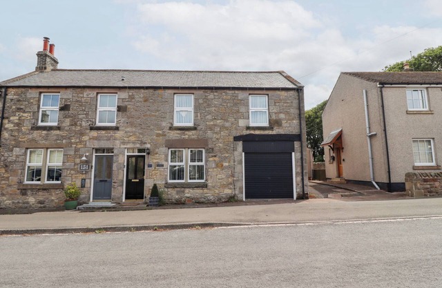 HASTING DAIRY, pet friendly, character holiday cottage in Seahouses