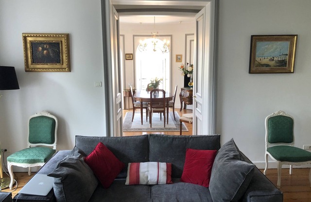Hausmannian apt downtown 140 M2
